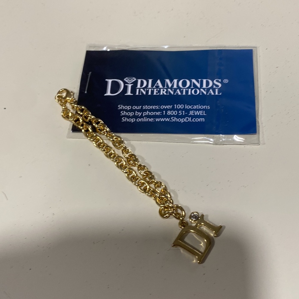 Diamonds International Gold Bracelet - Picture 5 of 6